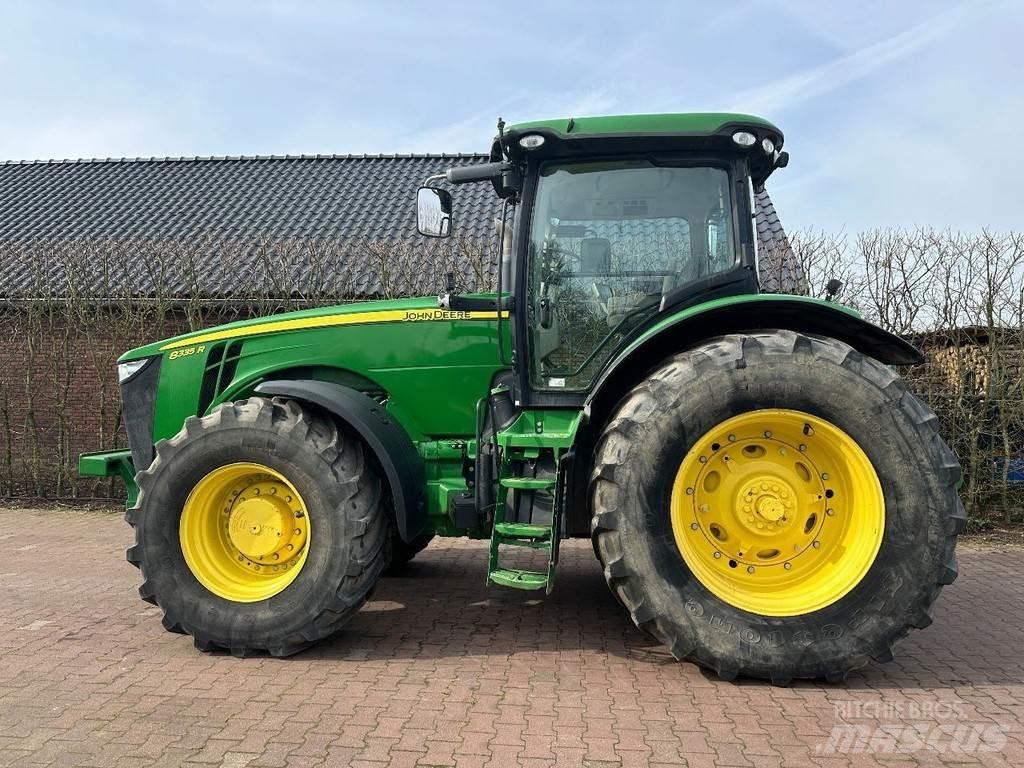 John Deere 8335R トラクター