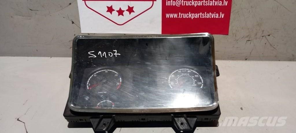 Scania R 440.  1946411 電子機器