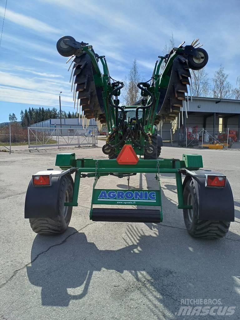 Agronic WRT 900 ウィンドローア/レーキ