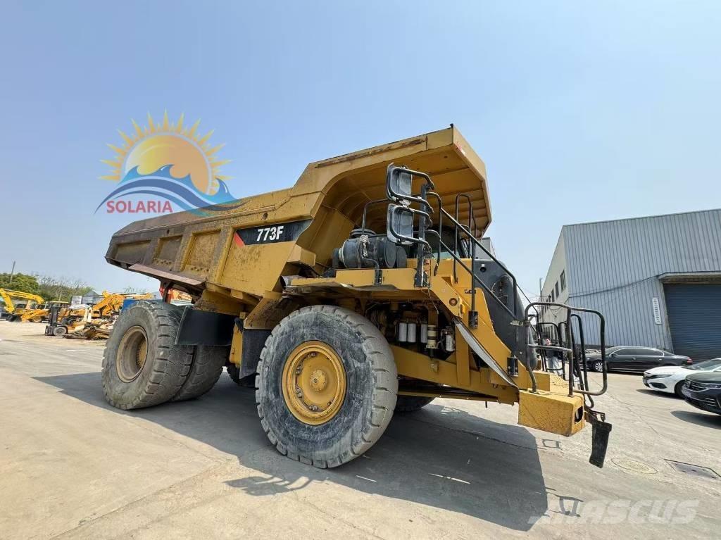 CAT 773 F アーティキュレート式ダンプトラック