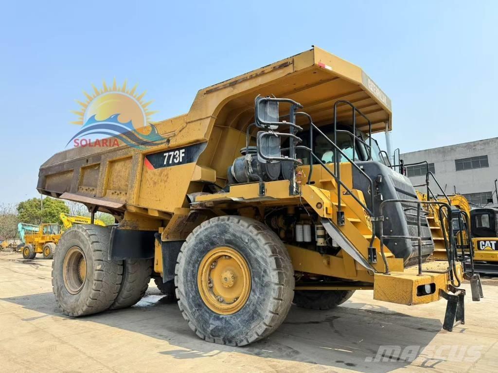 CAT 773 F アーティキュレート式ダンプトラック