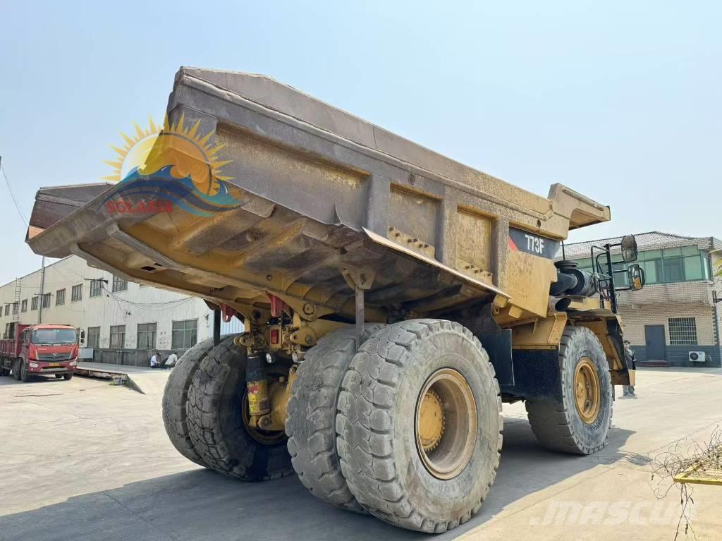 CAT 773 F アーティキュレート式ダンプトラック