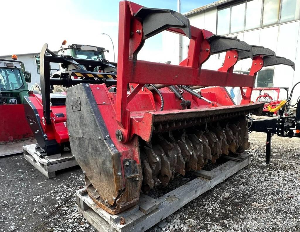 Prinoth AHWI M700 林業用マルチャー