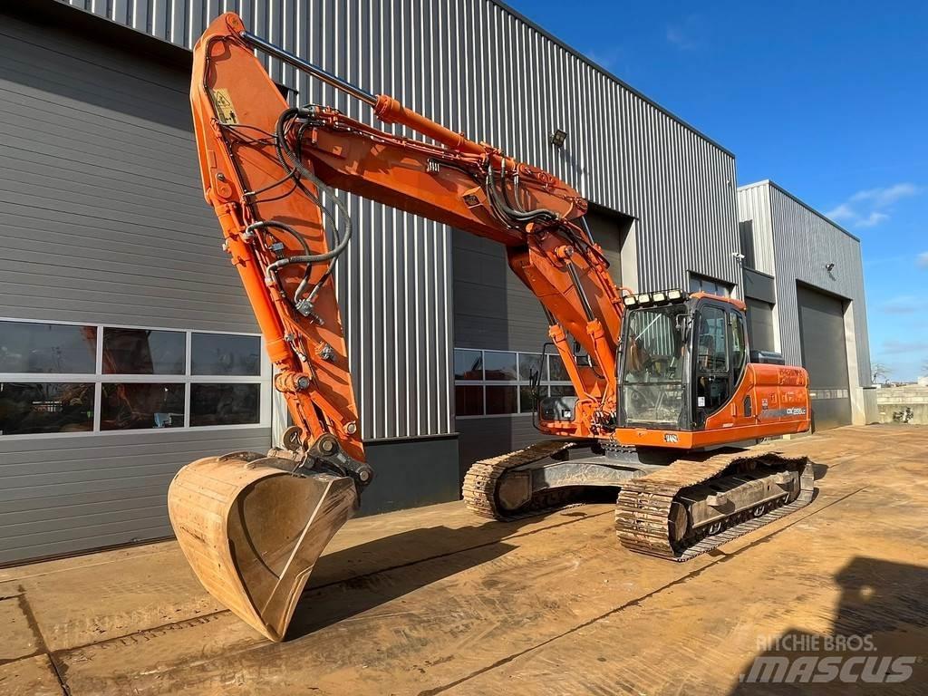 Doosan DX255LC-3 大型油圧ショベル12t以上（パワーショベル・ユンボ）