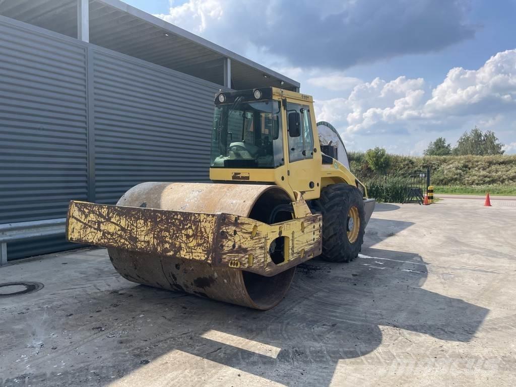 Bomag BW 216 DH-4 振動ローラ