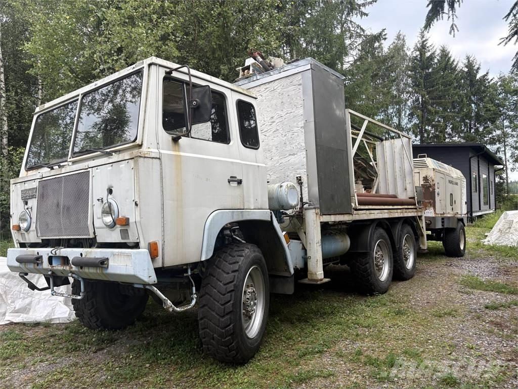 Scania SBAT 111SA 自走式掘削トラック