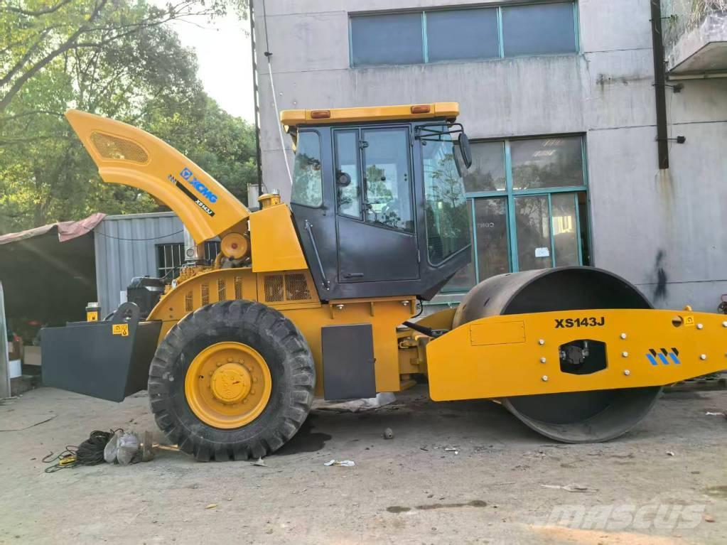 XCMG XS 143 振動ローラ