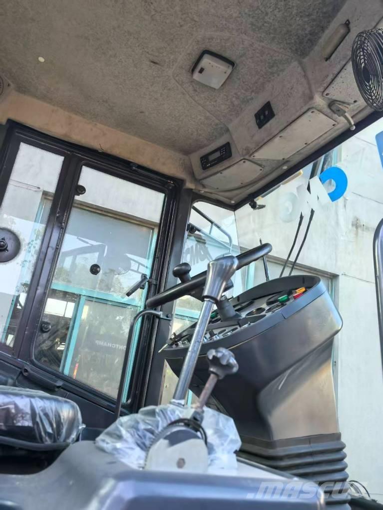 XCMG XS 143 振動ローラ