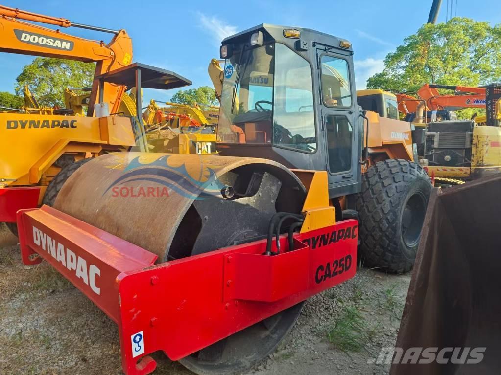 Dynapac CA 25 D 振動ローラ