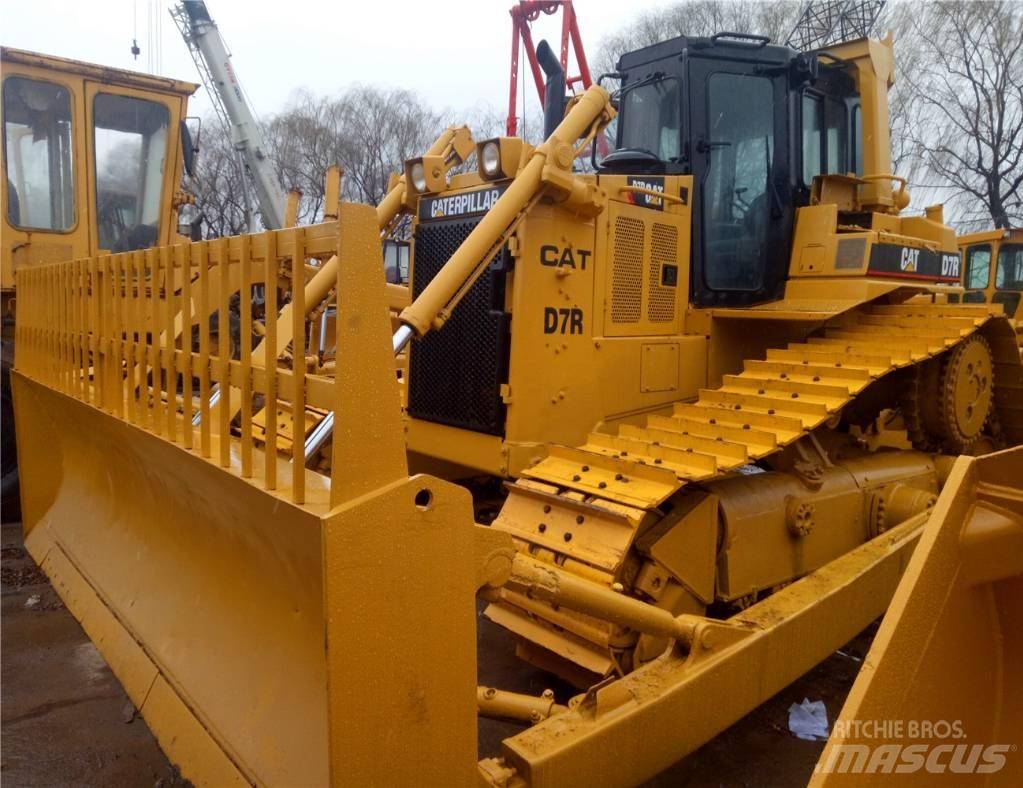 CAT D 7 R ブルドーザー