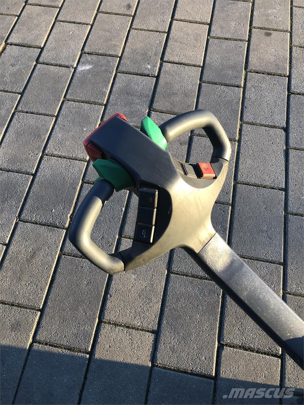 Jungheinrich WP16 自走式スタッカー