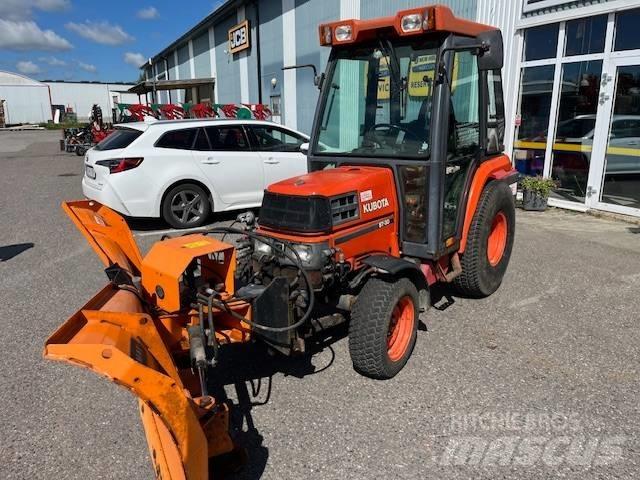Kubota ST 30 コンパクトトラクター