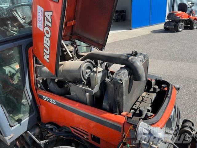 Kubota ST 30 コンパクトトラクター