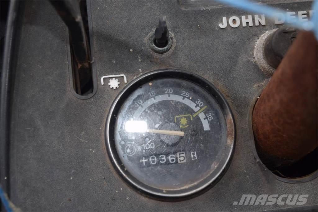 John Deere 755 トラクター