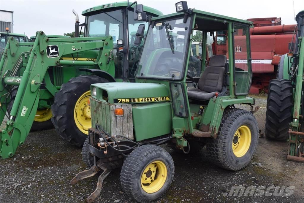 John Deere 755 トラクター