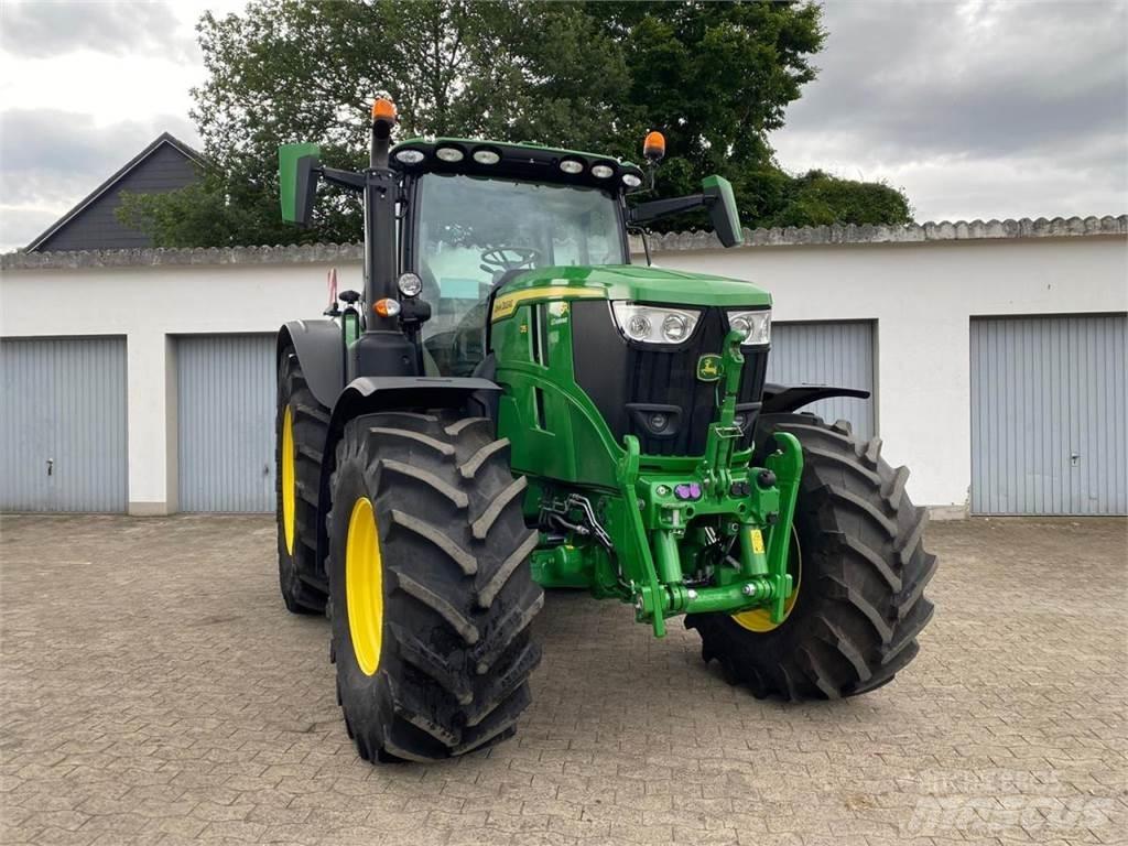 John Deere 6R 215 トラクター