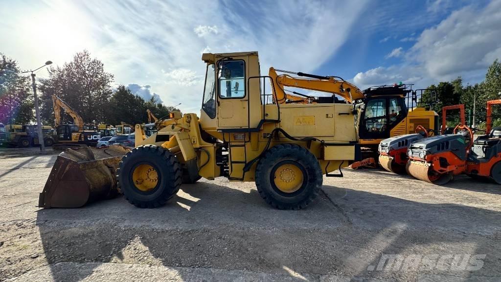 Komatsu WA 200 ホイールローダー・タイヤショベル