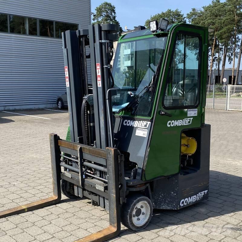 Combilift CB 2500 全方向リーチ型フォークリフト