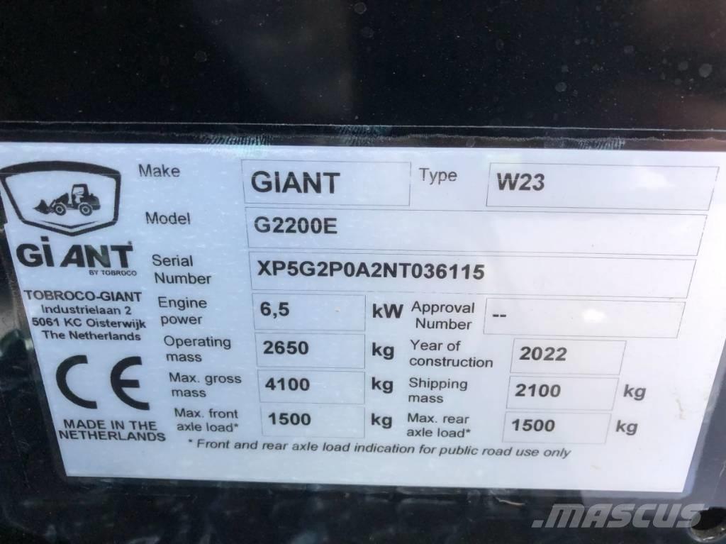 GiANT G 2200 E 多目的ローダー