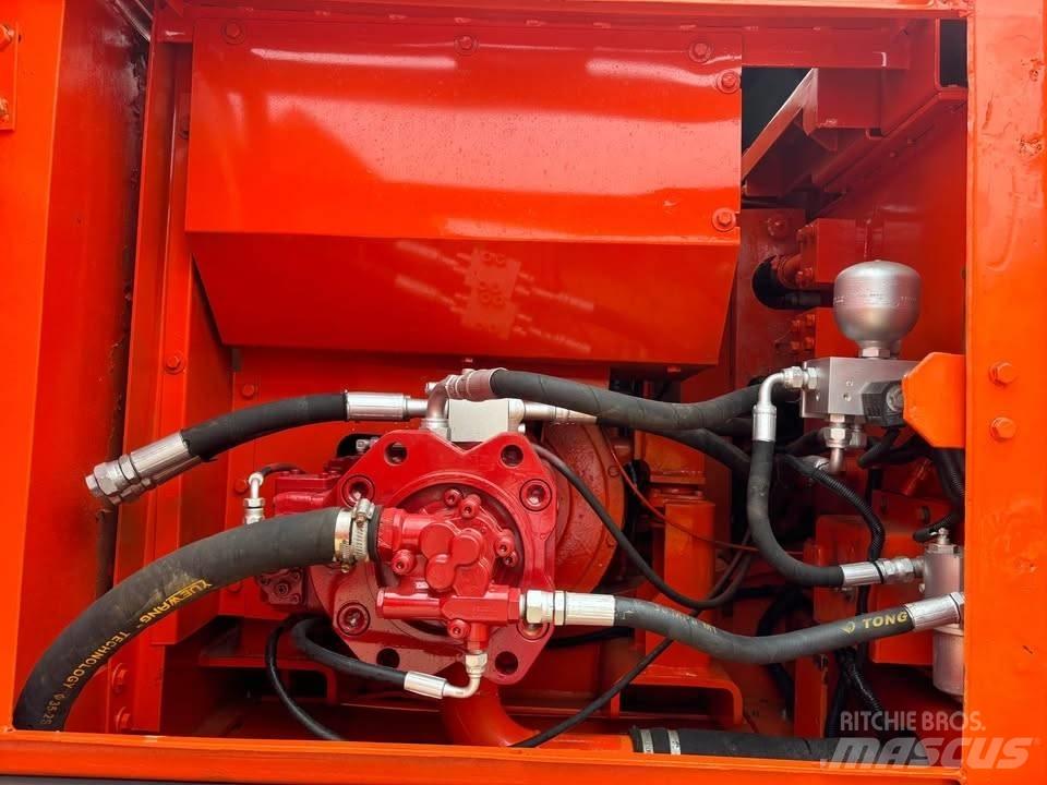 Doosan DX 225 LCA 大型油圧ショベル12t以上（パワーショベル・ユンボ）