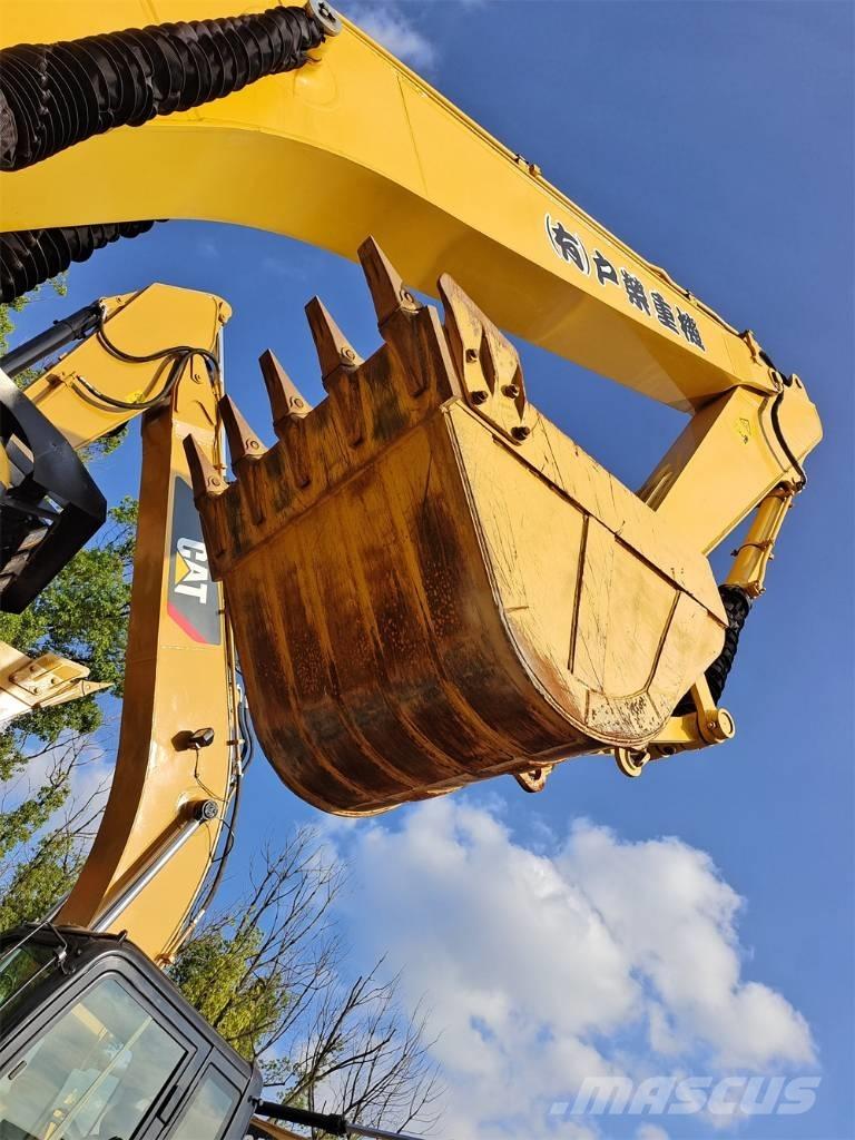 Komatsu PC 200 大型油圧ショベル12t以上（パワーショベル・ユンボ）