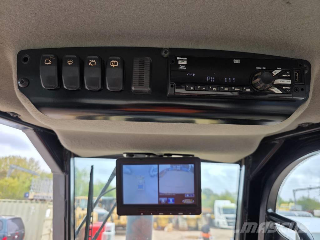 CAT D 5 K 2 LGP ブルドーザー