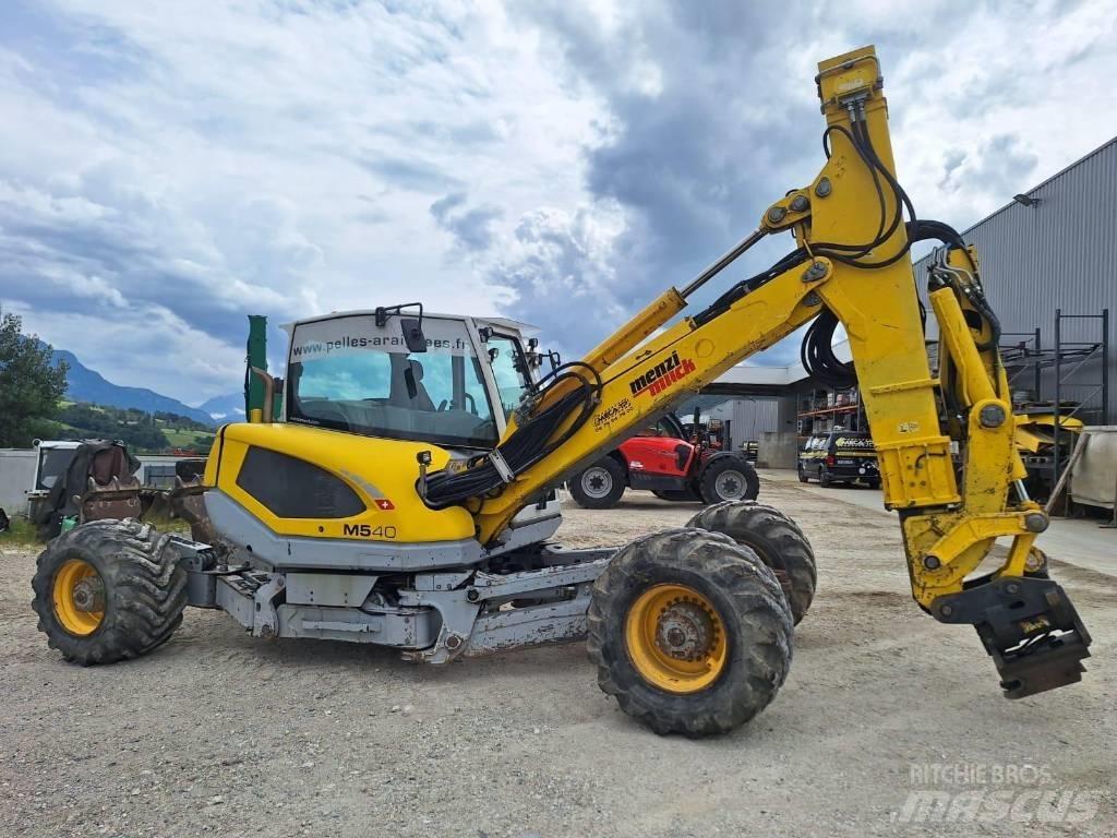 Menzi Muck M540 特殊油圧ショベル