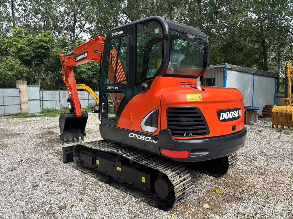 Doosan DX 60-9 C ミニ油圧ショベル 7t以下（ミニユンボ・ミニディガー）
