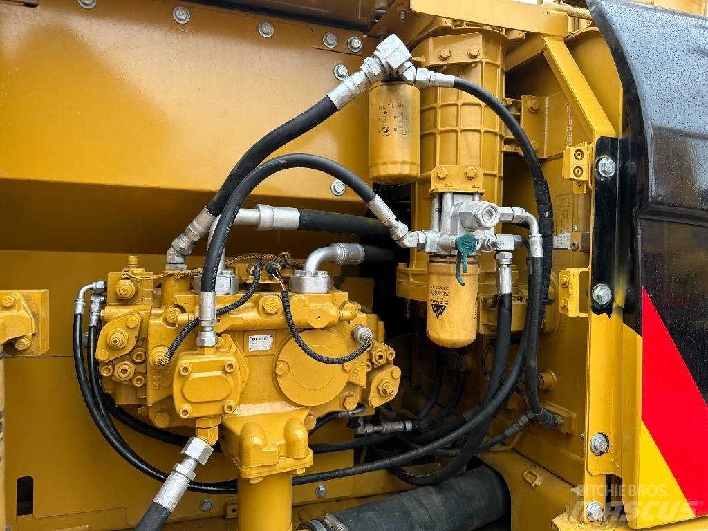 CAT 320 大型油圧ショベル12t以上（パワーショベル・ユンボ）