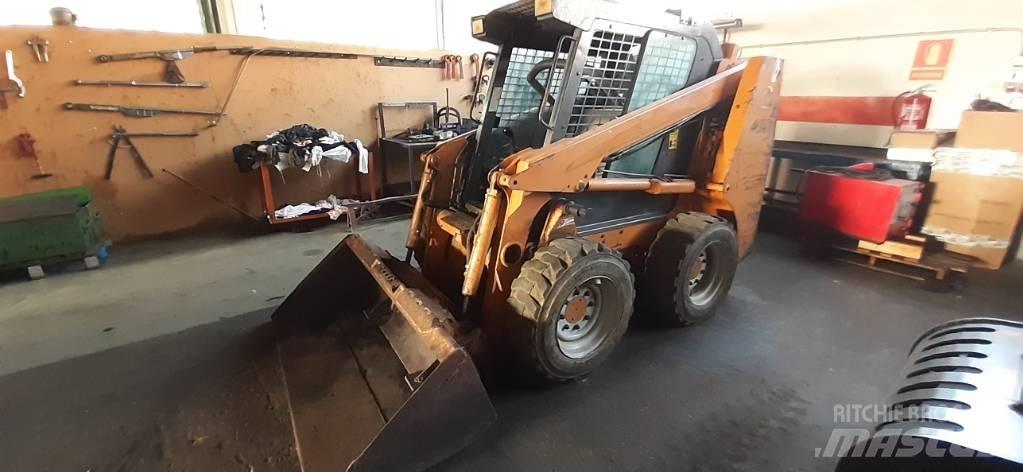 CASE 40XT スキッドステアローダー