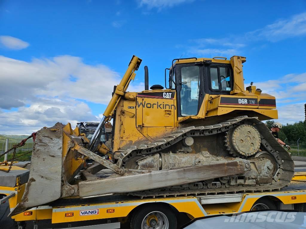 CAT D 6 ブルドーザー