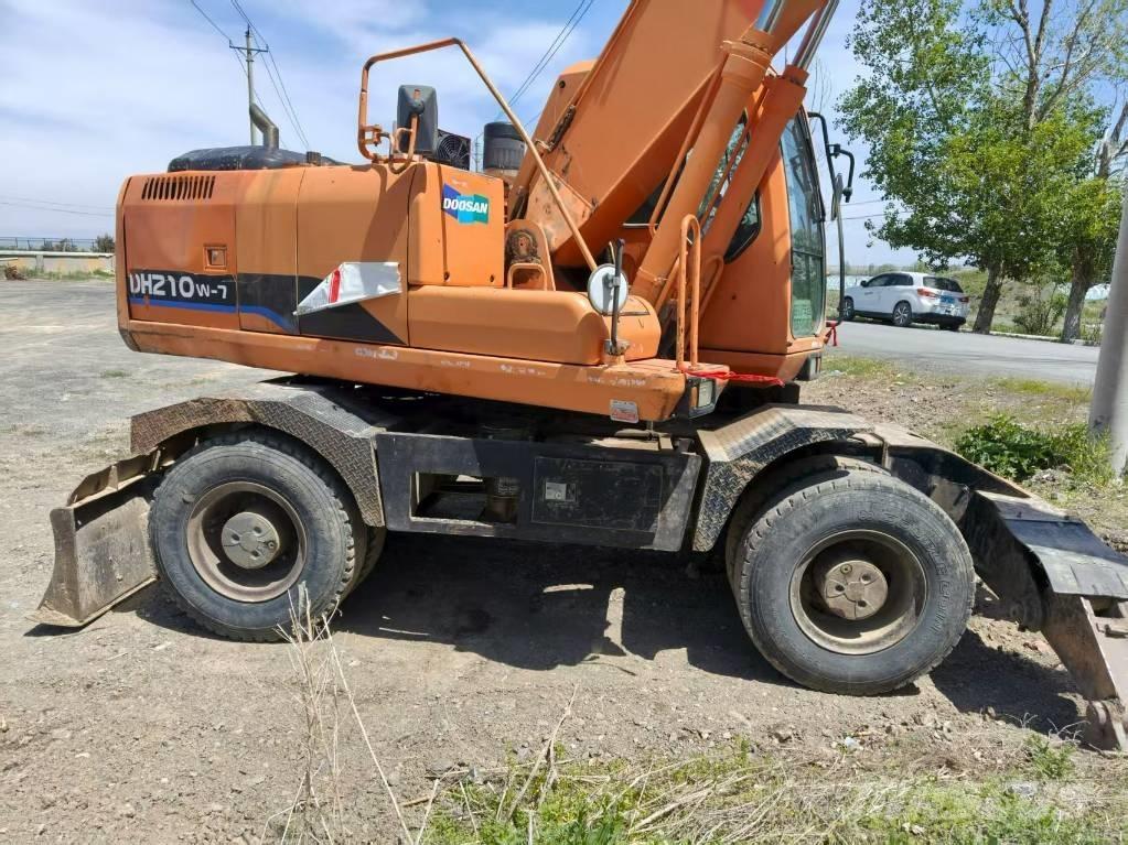 Doosan DH210W-7 ホイール式油圧ショベル（パワーショベル・ユンボ・バックホー）