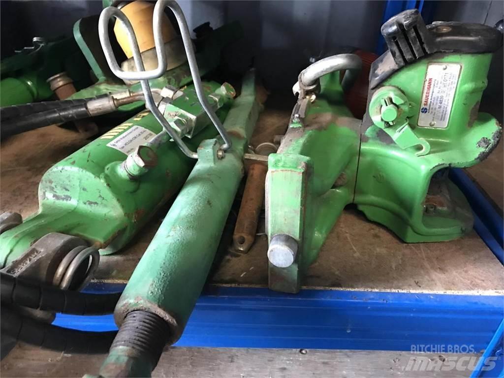 John Deere 6215R トラクター