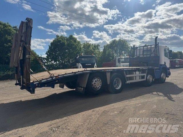 Scania P 370 平ボディー／ウインチトラック