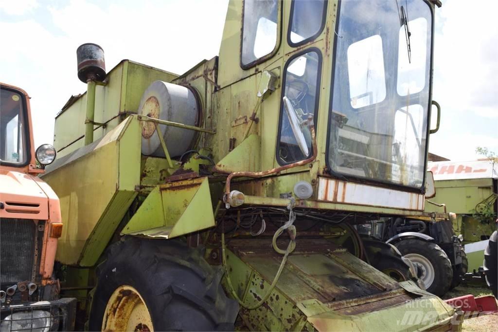 CLAAS Dominator 80 コンバイン