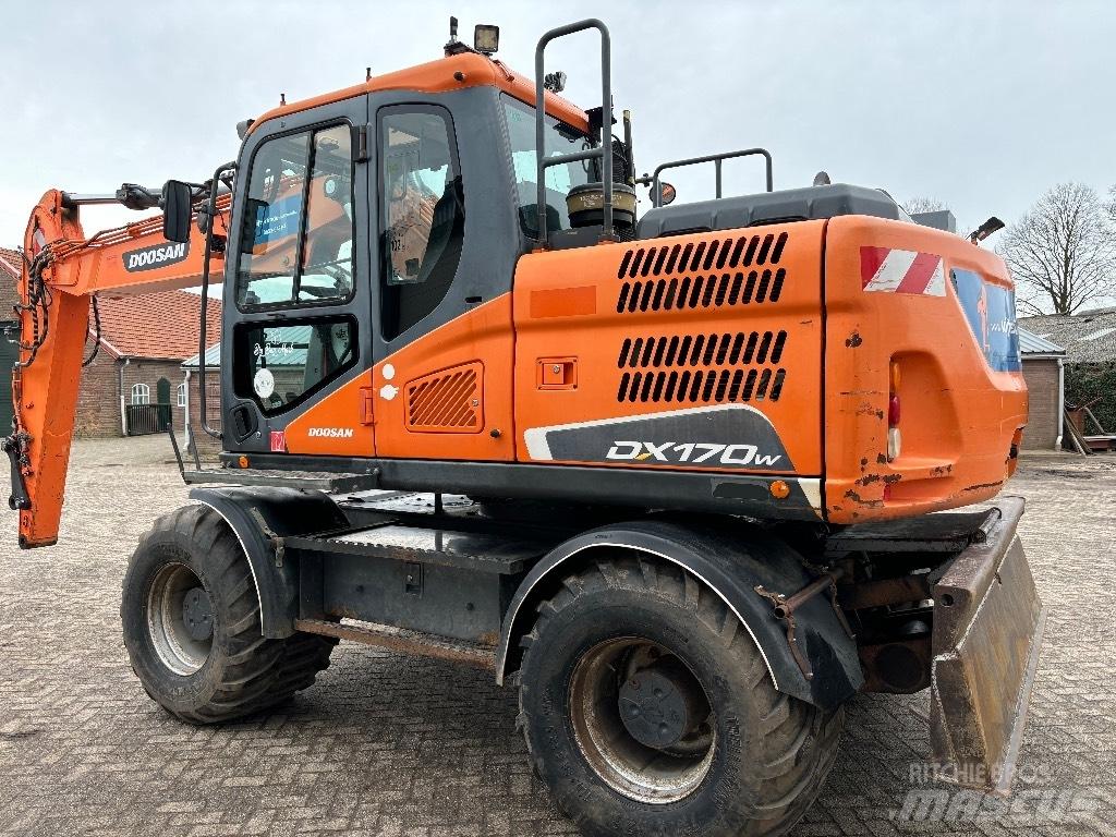 Doosan DX 170 W ホイール式油圧ショベル（パワーショベル・ユンボ・バックホー）
