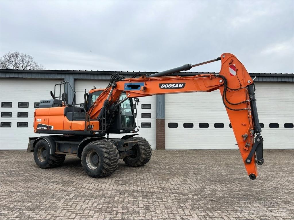 Doosan DX 170 W ホイール式油圧ショベル（パワーショベル・ユンボ・バックホー）