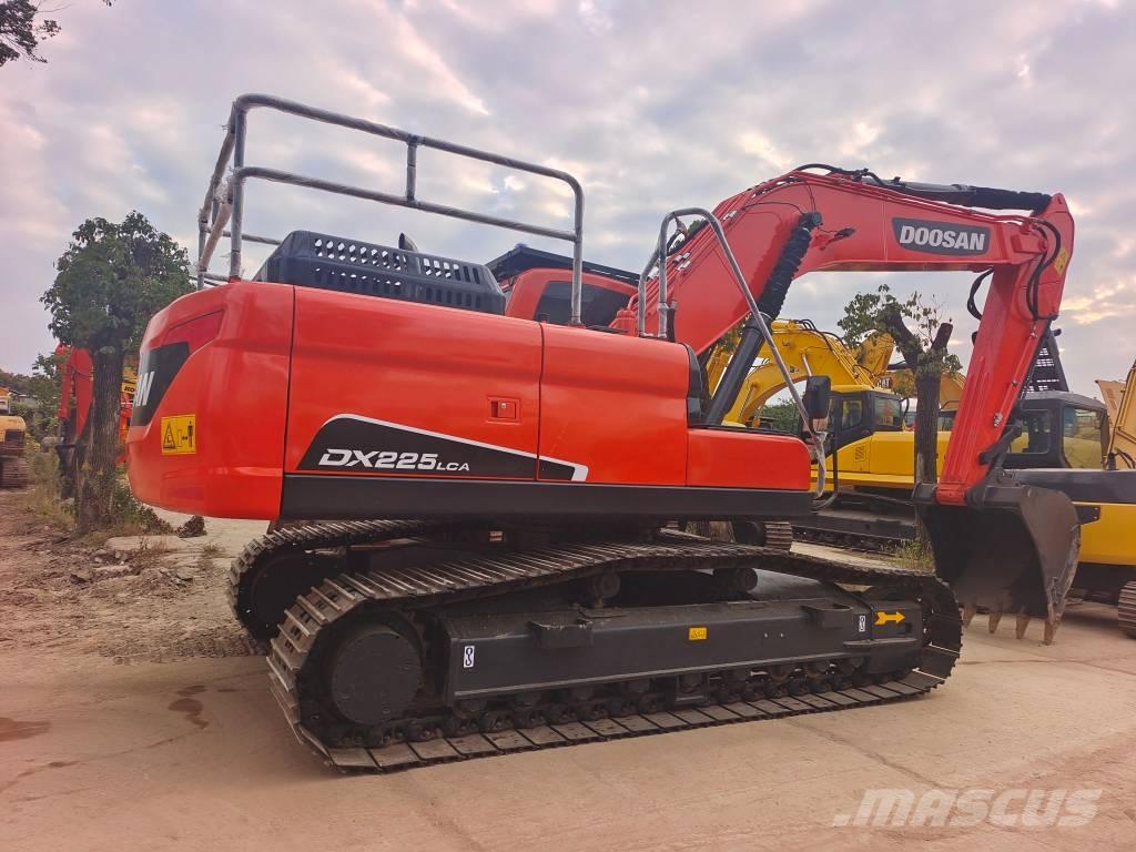 Doosan DX 225LC-9C 大型油圧ショベル12t以上（パワーショベル・ユンボ）