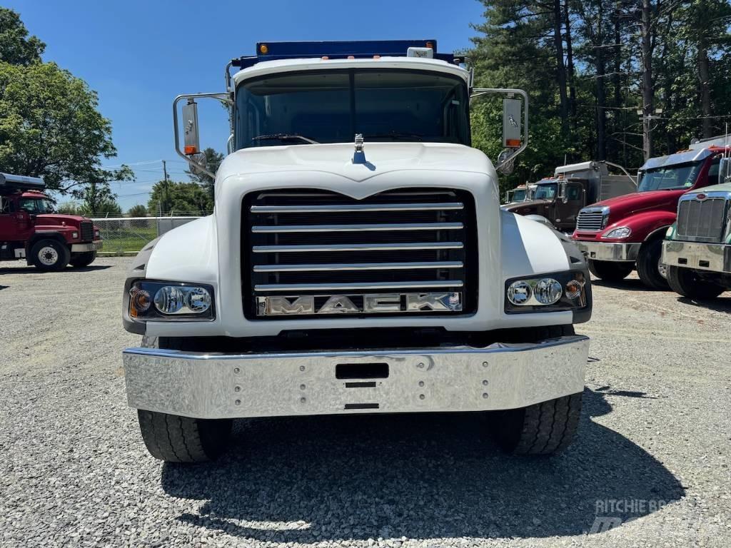 Mack GU 713 ダンプ