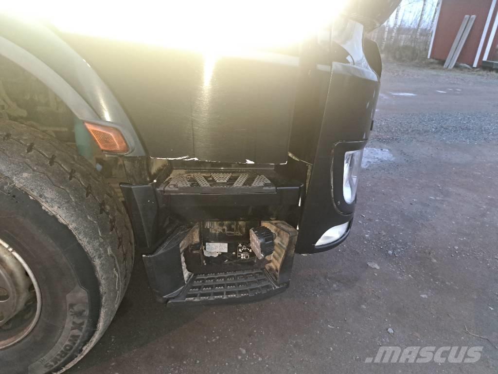 Sisu CM 13 M 林業機械輸送トラック