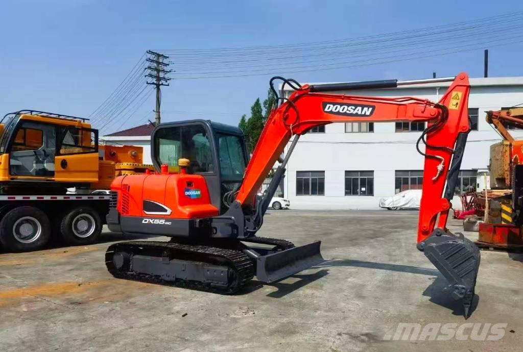 Doosan DH 55 ミニ油圧ショベル 7t以下（ミニユンボ・ミニディガー）