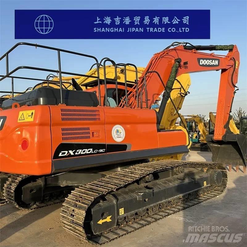 Doosan DX 300 大型油圧ショベル12t以上（パワーショベル・ユンボ）
