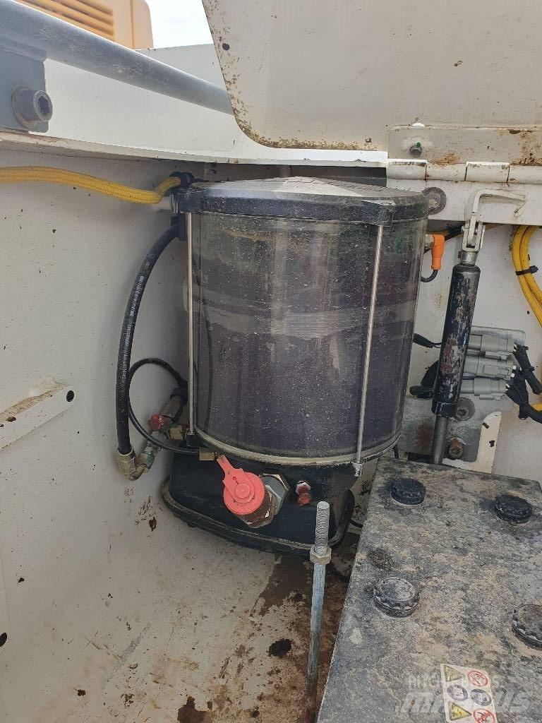 Liebherr R 926 LC 大型油圧ショベル12t以上（パワーショベル・ユンボ）