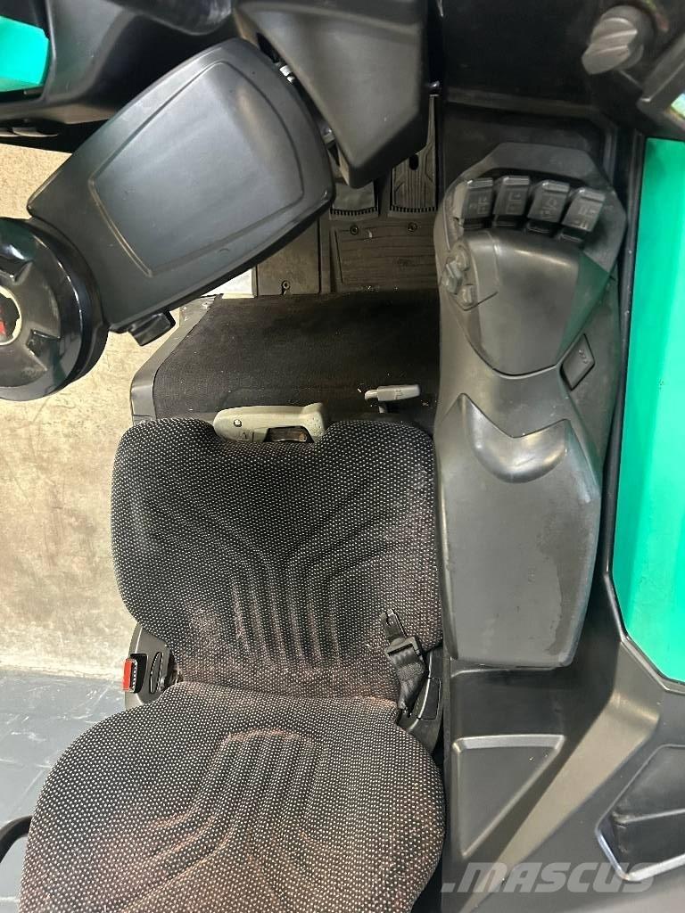 Mitsubishi RB 16N2C リーチフォークリフト