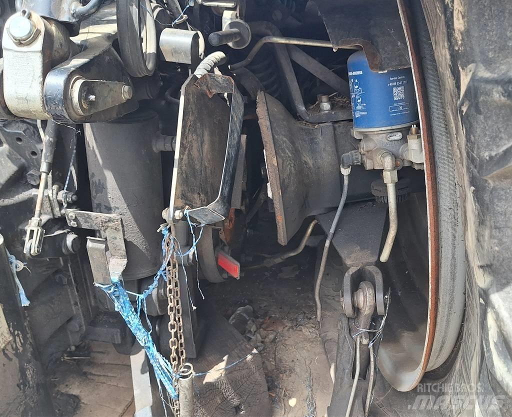 New Holland T 7.270 トラクター