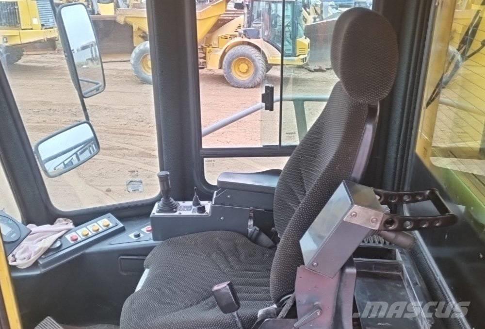 Bomag BC 772 RB-2 廃棄物コンパクター