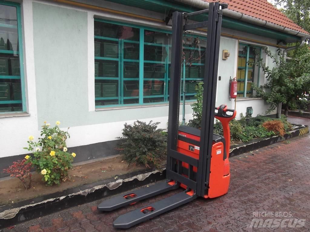 Linde L12 /379/ V-2097 自走式スタッカー