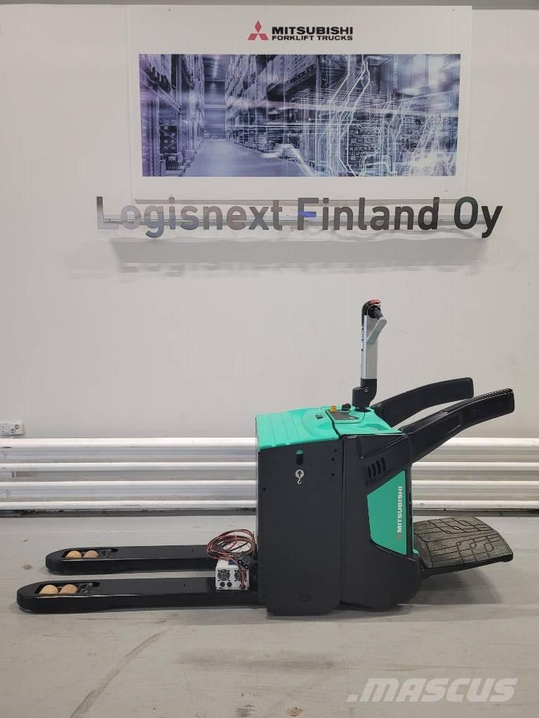 Mitsubishi PBV 20 N2 ローリフトとプラットフォーム