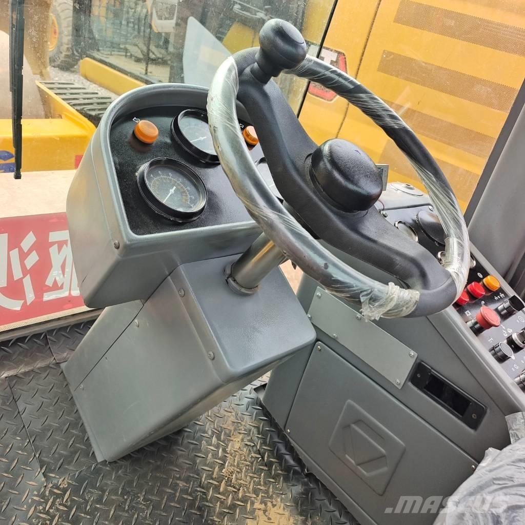 XCMG XS 143 J 振動ローラ