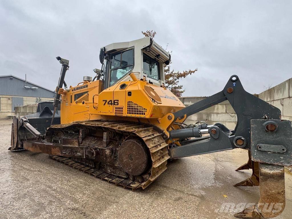 Liebherr PR 746 L ブルドーザー